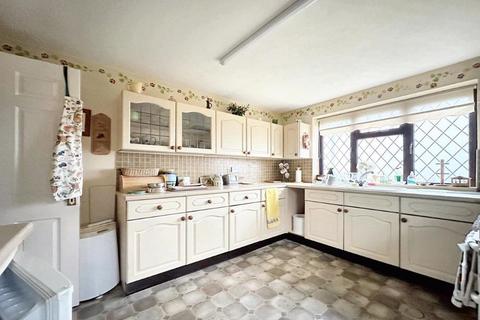 2 bedroom detached bungalow for sale, The Park, Rottingdean, BN2 7GQ