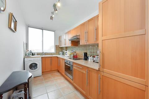 3 bedroom flat for sale, UNMODERNISED FLAT  Quadrangle Tower, Cambridge Square, Hyde Park Estate W2