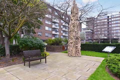 3 bedroom flat for sale, UNMODERNISED FLAT  Quadrangle Tower, Cambridge Square, Hyde Park Estate W2