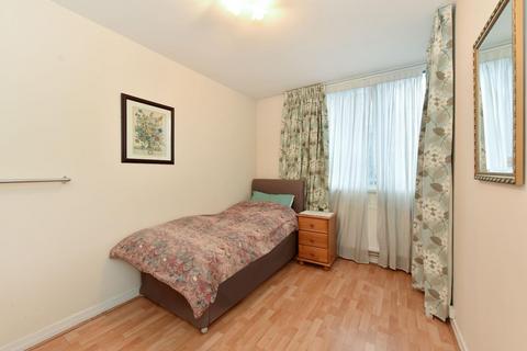 3 bedroom flat for sale, UNMODERNISED FLAT  Quadrangle Tower, Cambridge Square, Hyde Park Estate W2