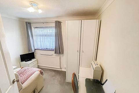 6 Leconfield Walk, Hornchurch, RM12 6NZ