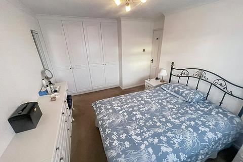 6 Leconfield Walk, Hornchurch, RM12 6NZ