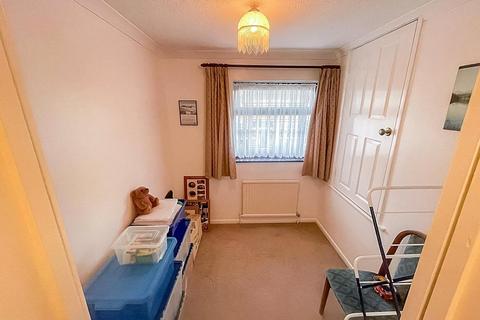 6 Leconfield Walk, Hornchurch, RM12 6NZ