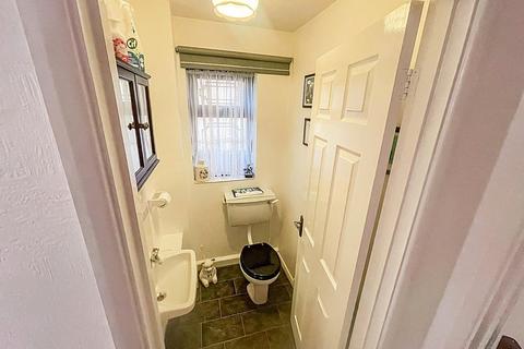 6 Leconfield Walk, Hornchurch, RM12 6NZ