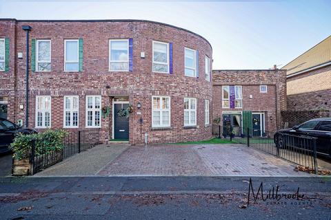 3 bedroom terraced house for sale, Ellenbrook Road, Worsley, M28