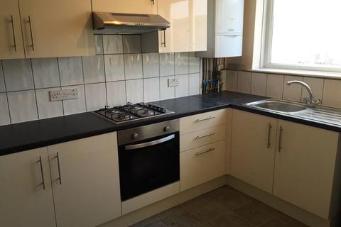 4 bedroom flat to rent, Malpas Road, London SE4