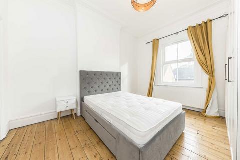 4 bedroom flat for sale, Woodgrange Avenue, London W5