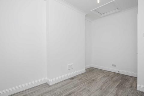 1 bedroom flat to rent, Curwen Road, Shepherds Bush, London, W12 9AF