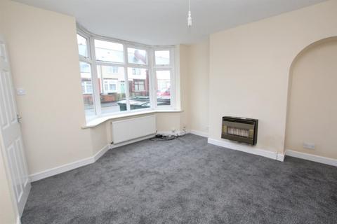 3 bedroom end of terrace house to rent, Arbury Avenue, Coventry