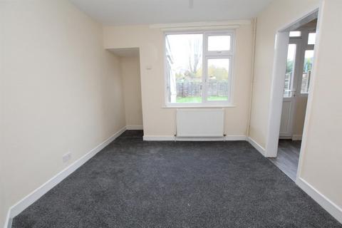 3 bedroom end of terrace house to rent, Arbury Avenue, Coventry