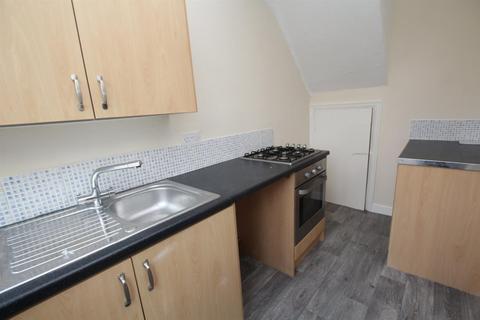 3 bedroom end of terrace house to rent, Arbury Avenue, Coventry