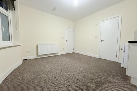 Property to rent, Chartley Avenue, London