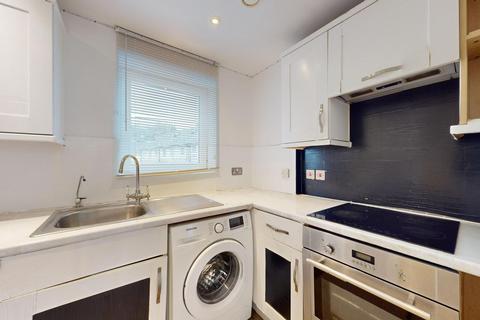 3 bedroom house share to rent, Harry Zeital Way, London E5