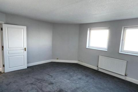 2 bedroom flat to rent, West Cliff Road, Broadstairs