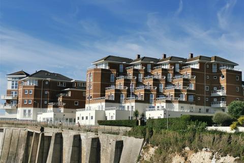 2 bedroom flat to rent, West Cliff Road, Broadstairs