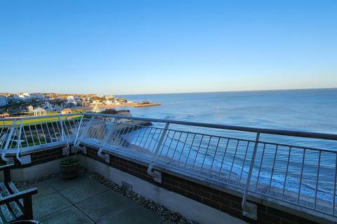 2 bedroom flat to rent, West Cliff Road, Broadstairs