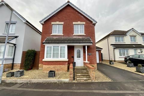 4 bedroom detached house for sale, Clos Yr Ysgol, Stebonheath, Llanelli