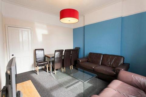 5 bedroom flat to rent, [use Contact Agent Button] Queens Road Clifton, Bristol