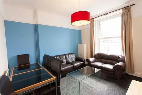 5 bedroom flat to rent, [use Contact Agent Button] Queens Road Clifton, Bristol