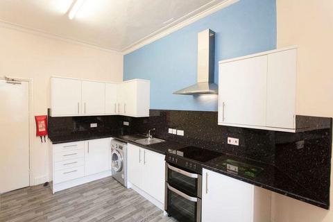 5 bedroom flat to rent, [use Contact Agent Button] Queens Road Clifton, Bristol