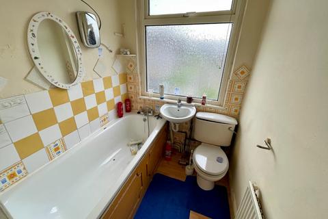 3 bedroom end of terrace house for sale, Beverley Road, Luton