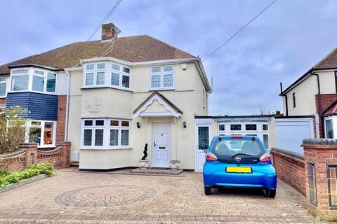 3 bedroom semi-detached house for sale, Selsdon Close, Collier Row, Romford, RM5