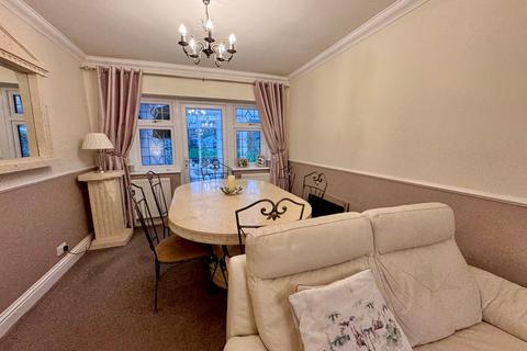 3 Selsdon Close, Romford, RM5 3JL