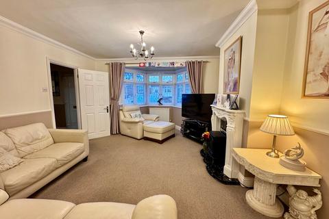3 Selsdon Close, Romford, RM5 3JL