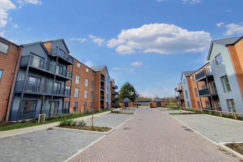 2 bedroom flat to rent, Batesford Close, Kings Hill ME19