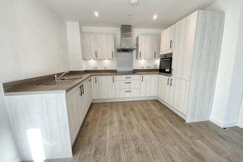 2 bedroom flat to rent, Batesford Close, Kings Hill ME19