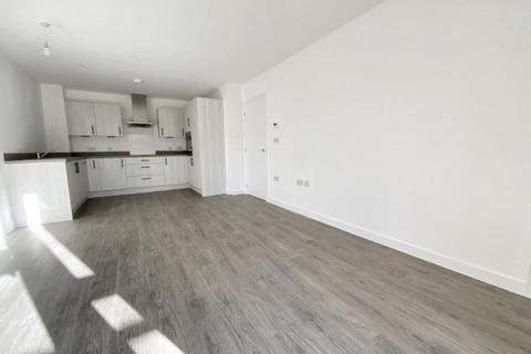 2 bedroom flat to rent, Batesford Close, Kings Hill ME19