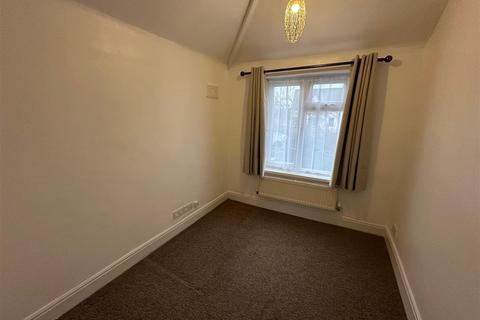 3 bedroom property to rent, Hill Rise, Greenford