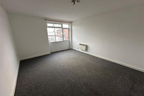 2 bedroom apartment to rent, East Lane