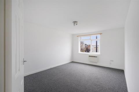 2 bedroom apartment to rent, East Lane