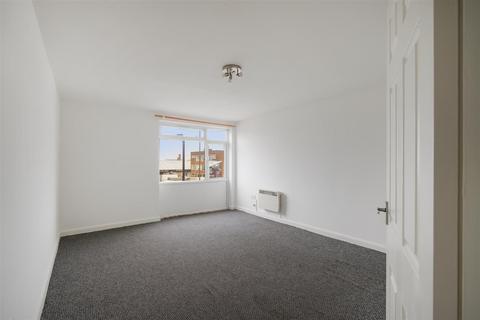 2 bedroom apartment to rent, East Lane