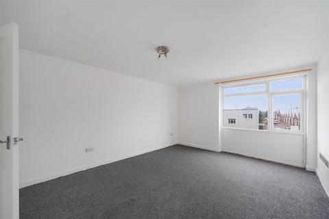 2 bedroom apartment to rent, East Lane