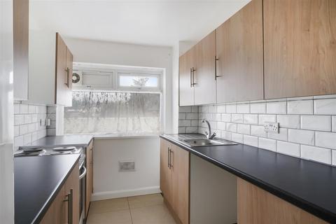 2 bedroom apartment to rent, East Lane