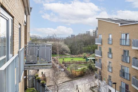 2 bedroom flat to rent, Clock View Crescent, Islington, London, N7