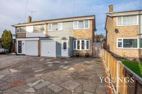 3 bedroom semi-detached house for sale, Meadway, Benfleet, SS7