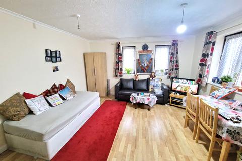 2 bedroom apartment for sale, Tylers Court, Vicars Bridge Close, Wembley