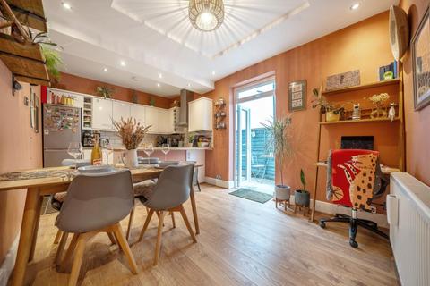 2 bedroom flat for sale, Fortescue Road, Colliers Wood SW19