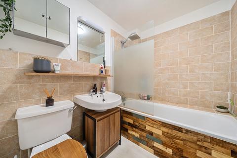 39 Reeves Road, London, E3 3PP