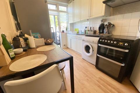 1 bedroom in a house share to rent, Ruislip Court, Westend Road, Ruislip