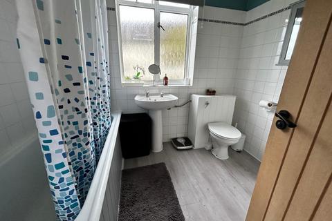 1 bedroom in a house share to rent, Ruislip Court, Westend Road, Ruislip