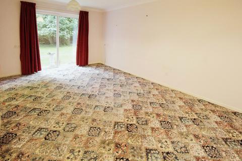 1 bedroom ground floor flat for sale, Cryspen Court, Bury St Edmunds IP33