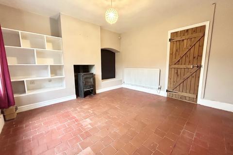 2 bedroom end of terrace house to rent, Salisbury Road, Market Drayton