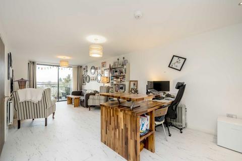 2 bedroom flat for sale, Tewkesbury Road, London W13