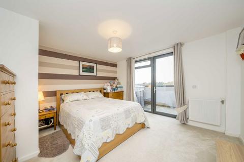 2 bedroom flat for sale, Tewkesbury Road, London W13