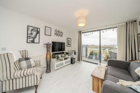 2 bedroom flat for sale, Tewkesbury Road, London W13