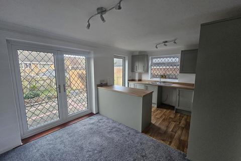 3 bedroom semi-detached house to rent, Aldenham Road